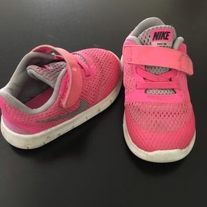 Toddler Nike shoes - size 5